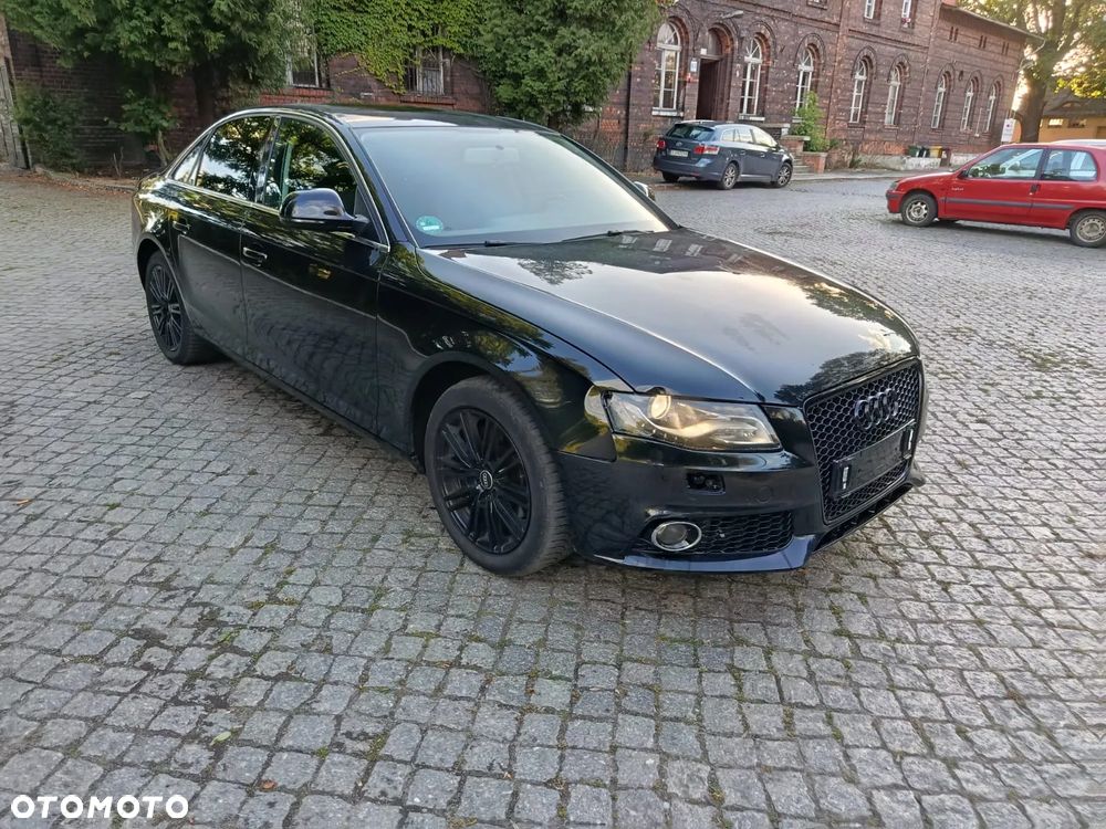 Audi A4 Limousine - 1