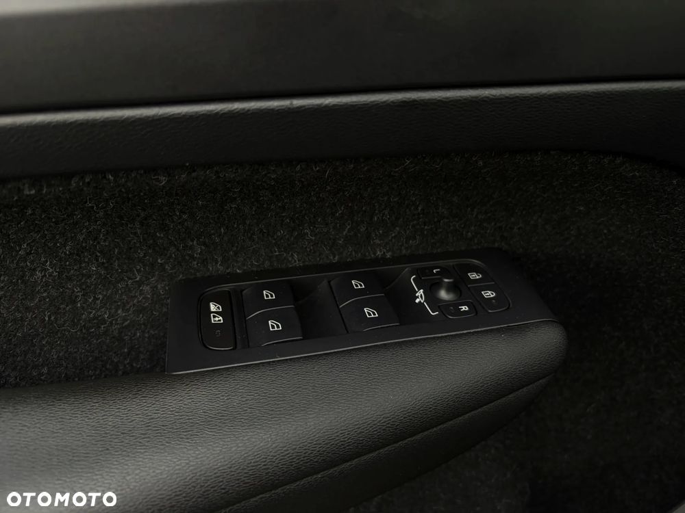 Volvo XC 40 - 30