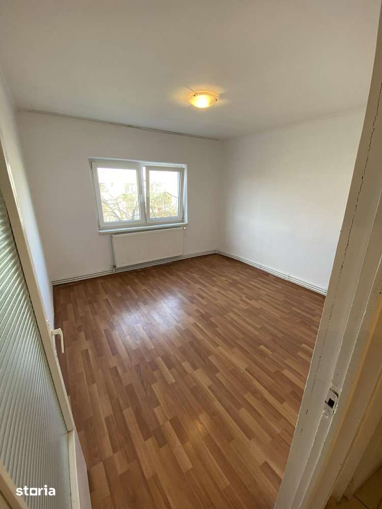 Apartament 3 camere de vanzare , Independetei M17 , et — fotografia 3
