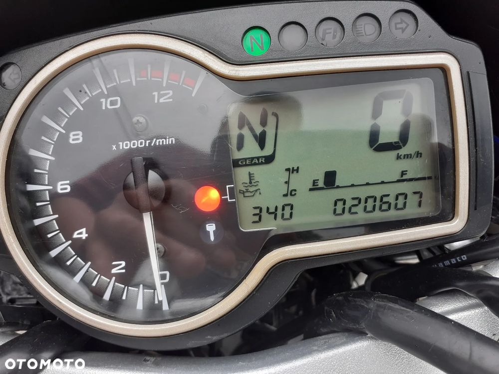 Suzuki GSR - 3