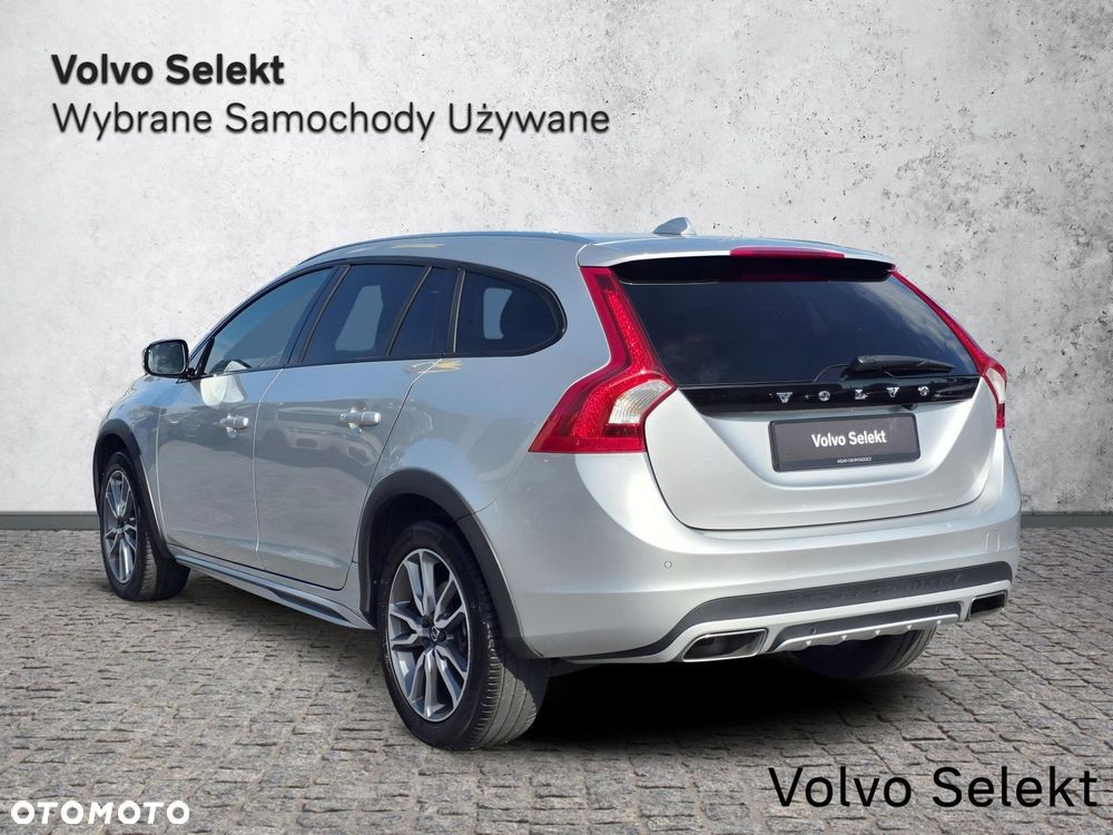 Volvo V60 Cross Country - 8