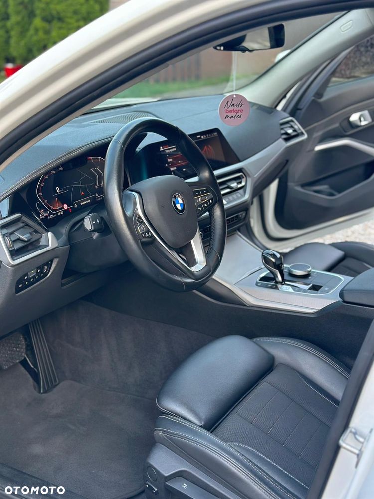 BMW Seria 3 320d Sport - 16