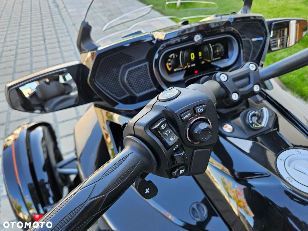 Can-Am Spyder - 14