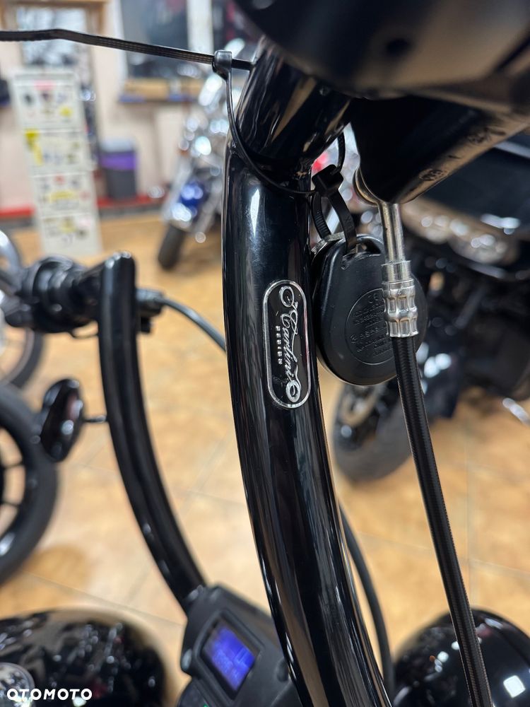 Harley-Davidson Softail Street Bob - 21