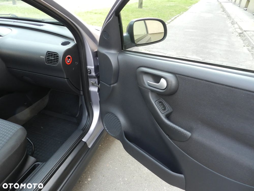 Opel Corsa 1.2 16V Cosmo - 11