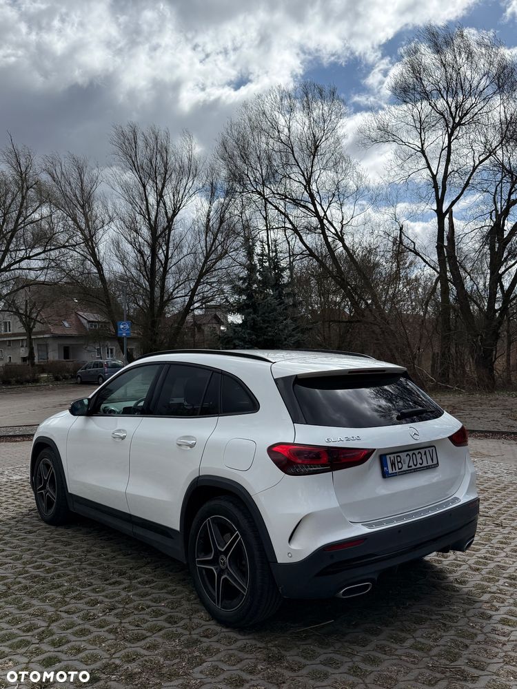 Mercedes-Benz GLA 200 AMG Line - 4