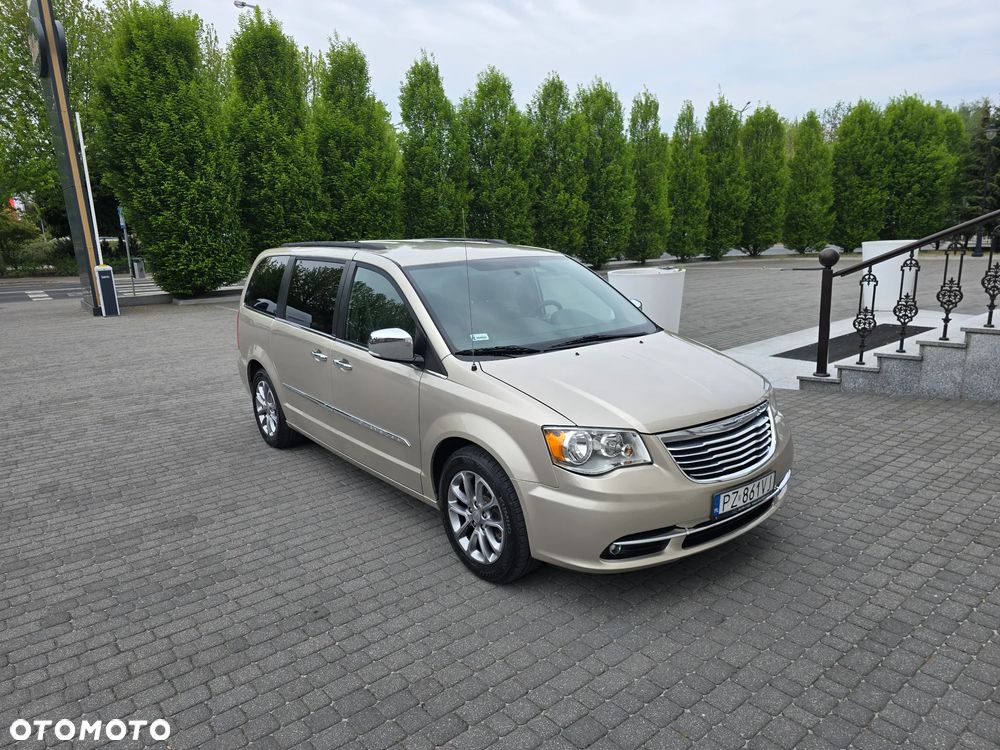 Chrysler Town & Country 3.6 Limited - 6