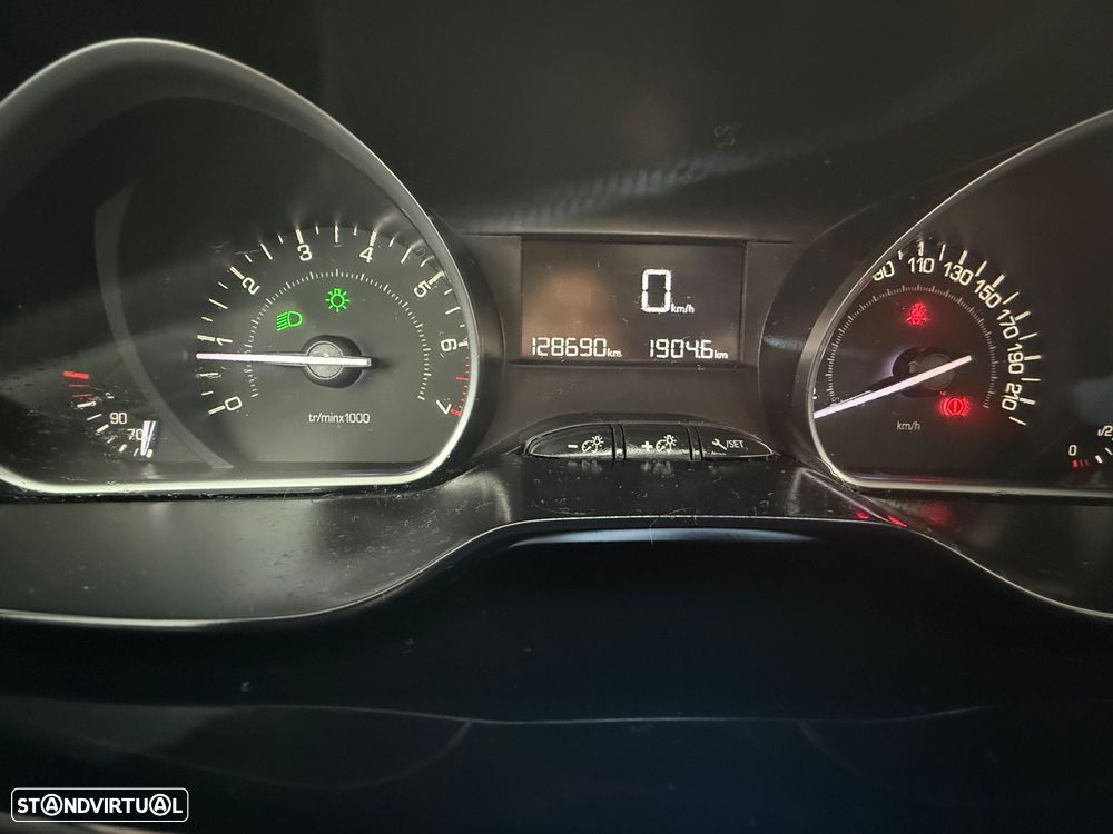 Peugeot 208 1.2 PureTech Active - 9