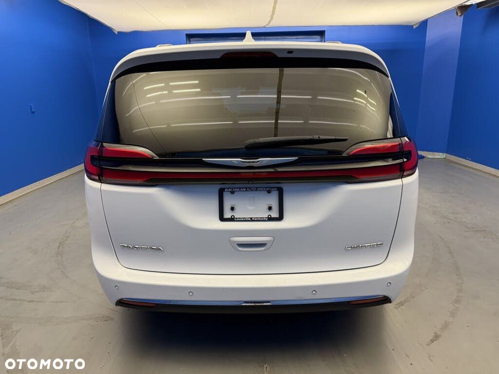 Chrysler Pacifica - 6