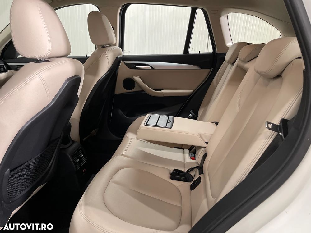 BMW X1 sDrive18i - 11