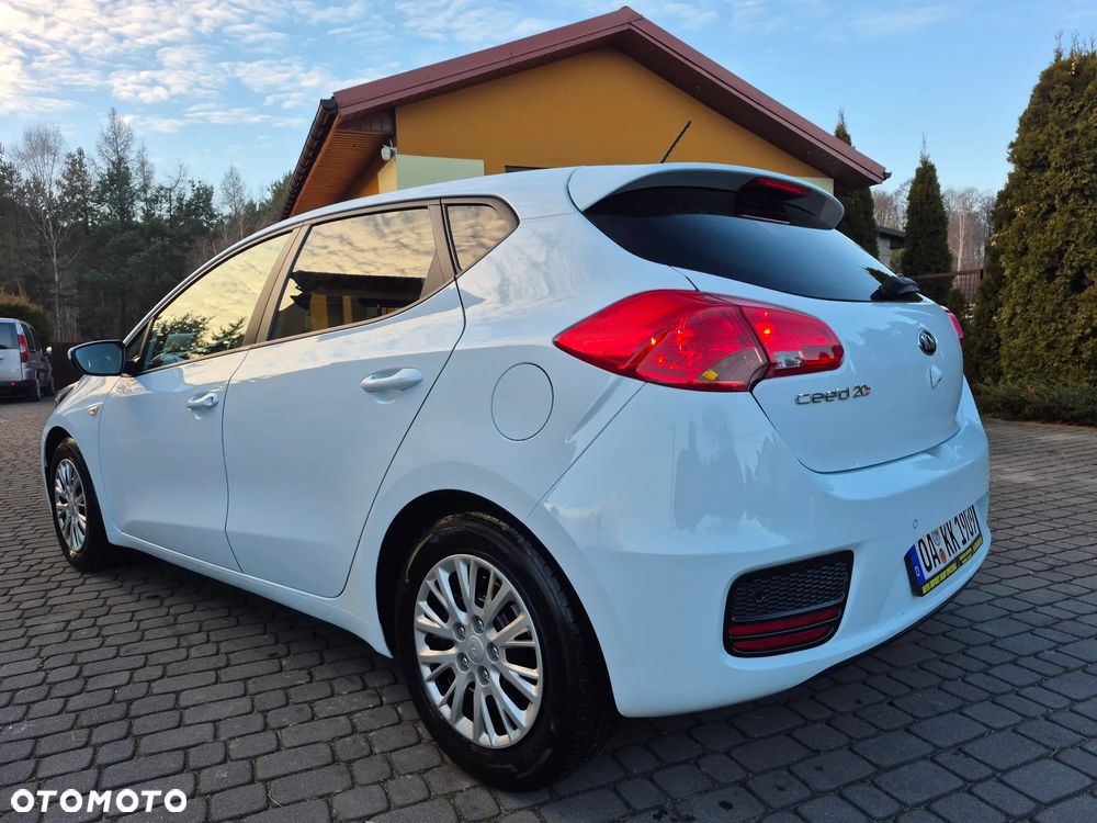 Kia Ceed 1.4 CVVT UEFA EURO 2016 - 8