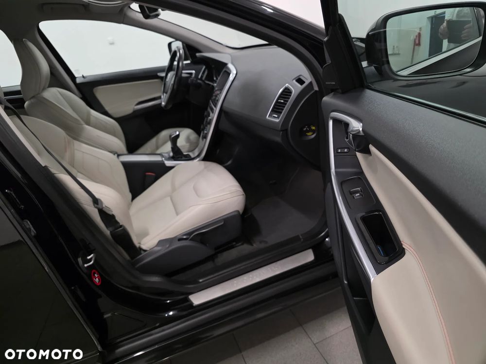 Volvo XC 60 D3 Drive-E Ocean Race - 29