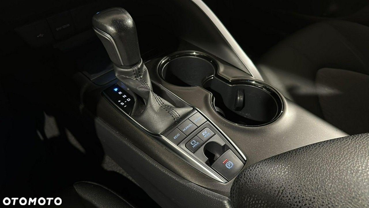 Toyota Camry - 17