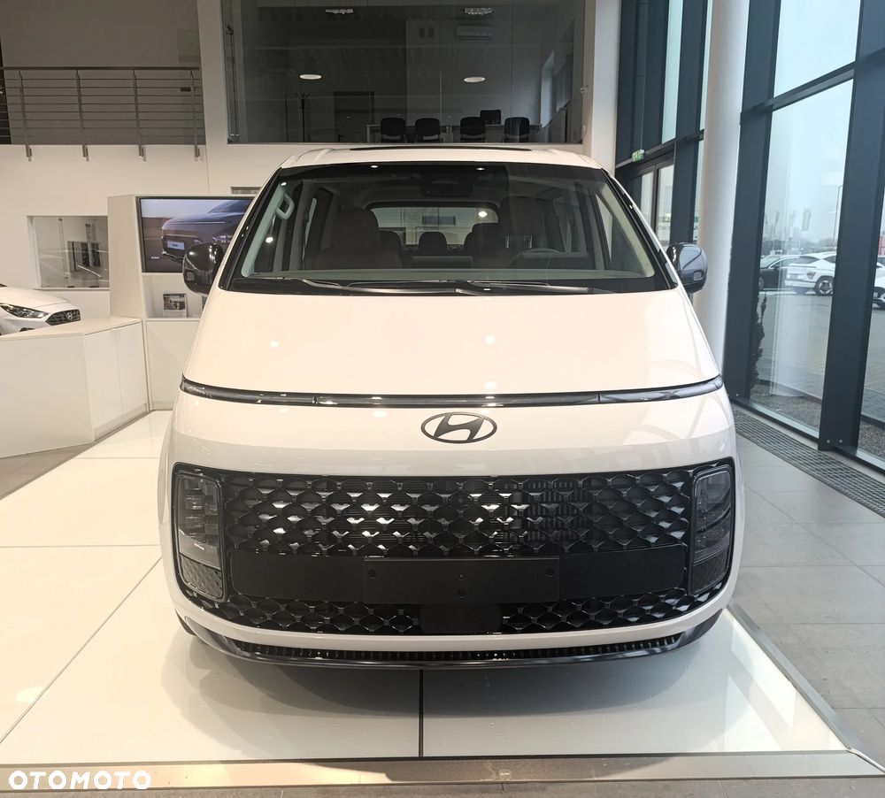 Hyundai Staria - 2