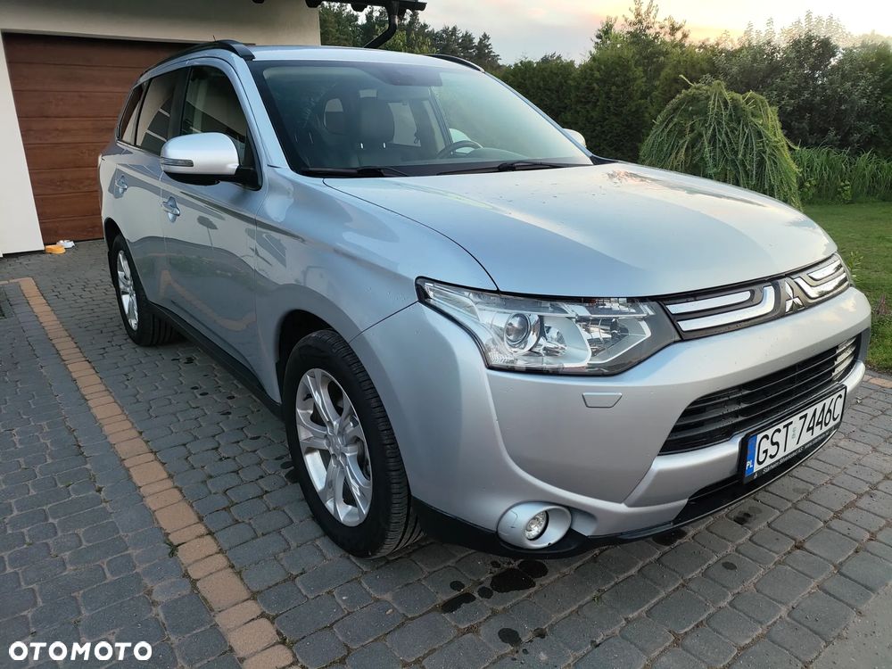 Mitsubishi Outlander - 2