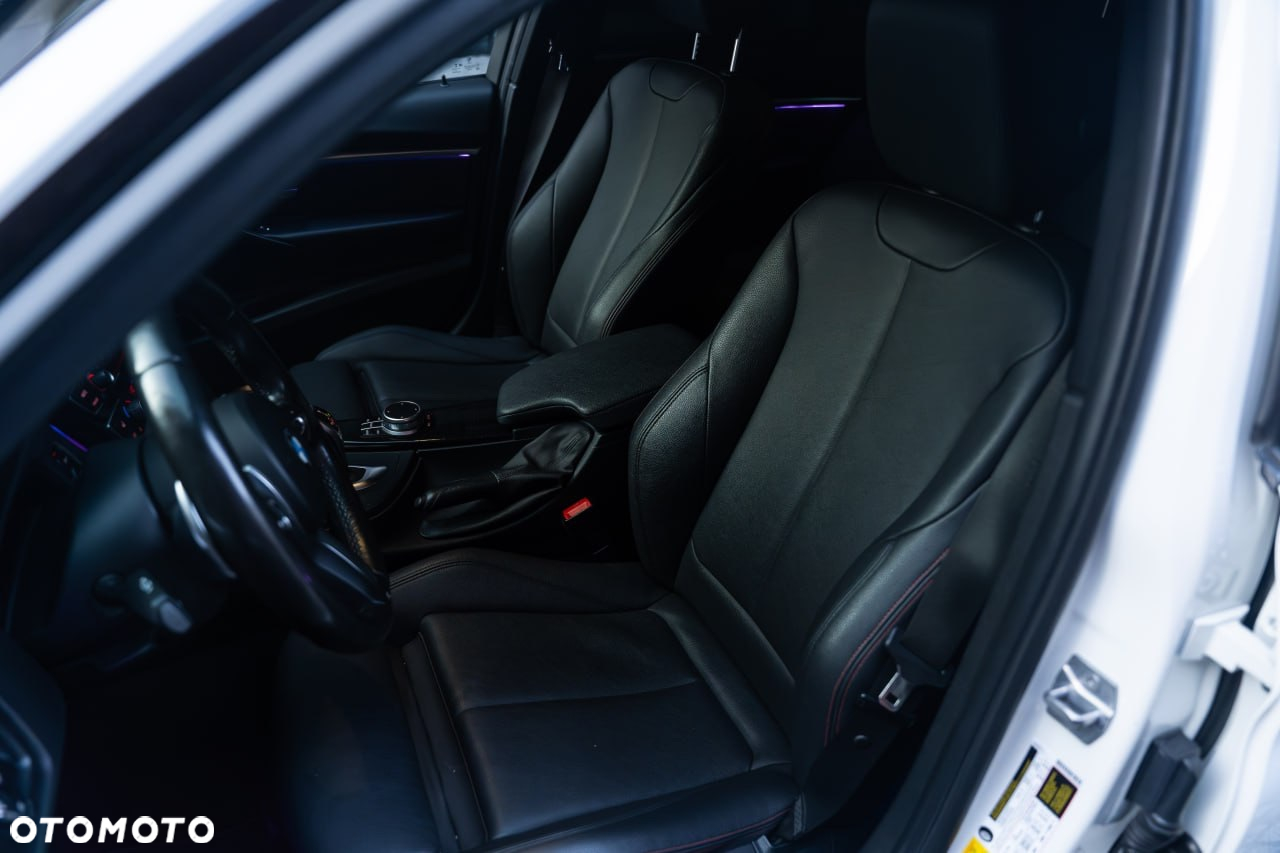 BMW Seria 3 330i xDrive M Sport Sport - 26