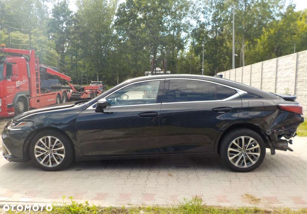 Lexus ES - 7