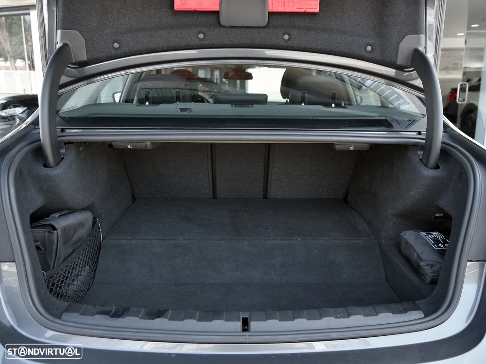 BMW 330 e Corporate Edition Auto - 10