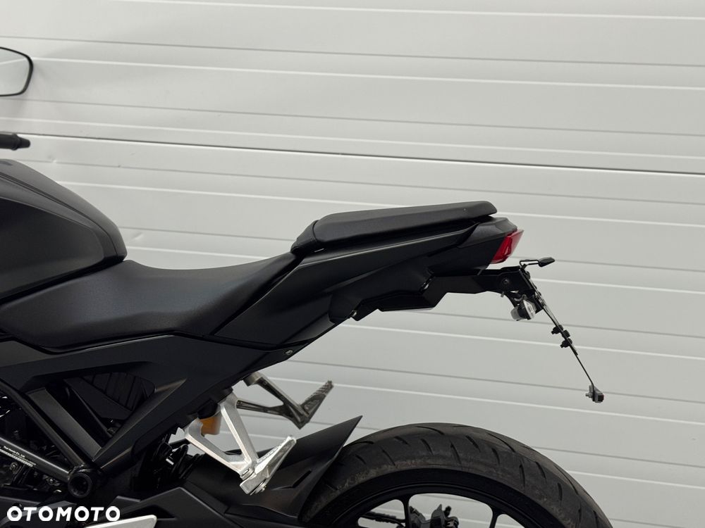 Honda CB - 12