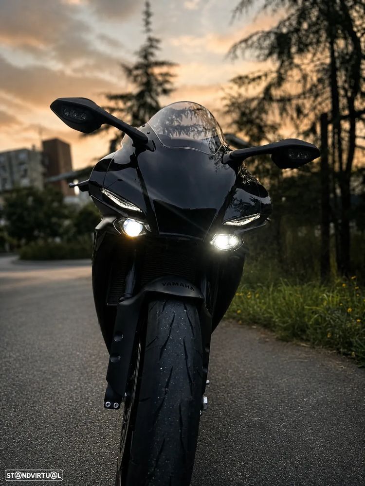 Yamaha YZF R1 - 15