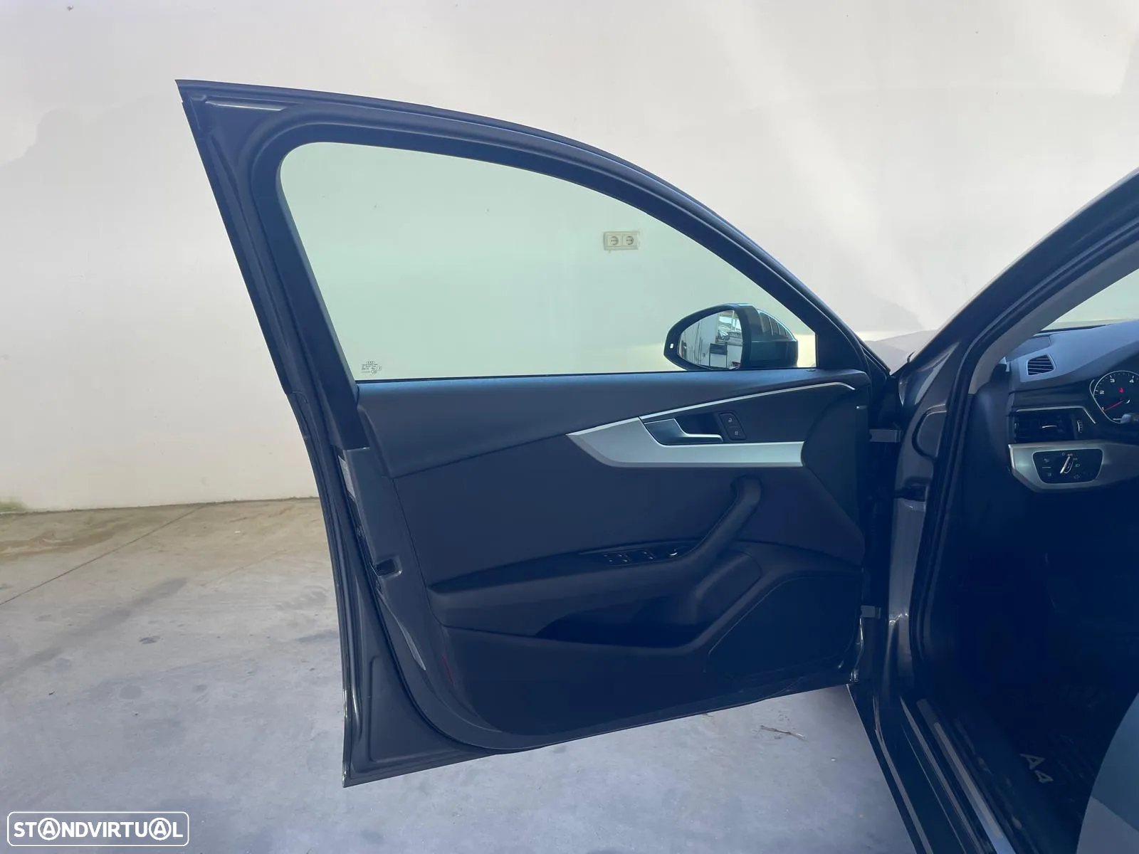 Audi A4 Avant 2.0 TDI Business Line - 24