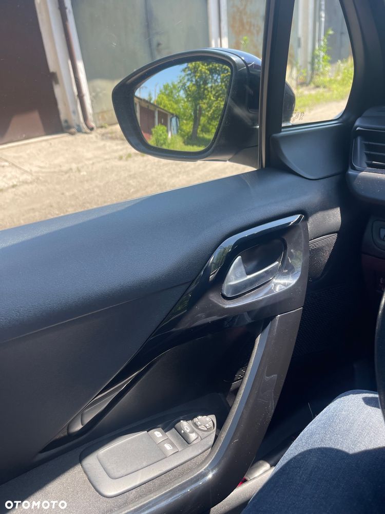Peugeot 208 - 17