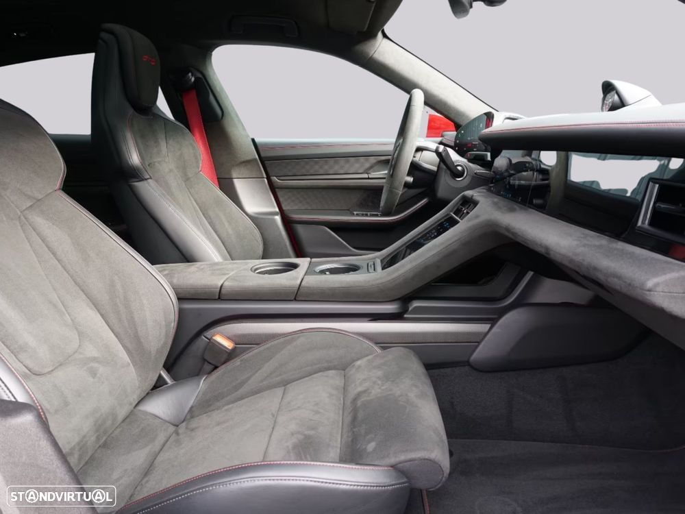 Porsche Taycan Sport Turismo - 13
