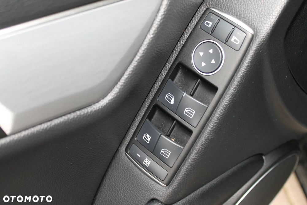 Mercedes-Benz Klasa C 180 CDI DPF (BlueEFFICIENCY) 7G-TRONIC Avantgarde - 12