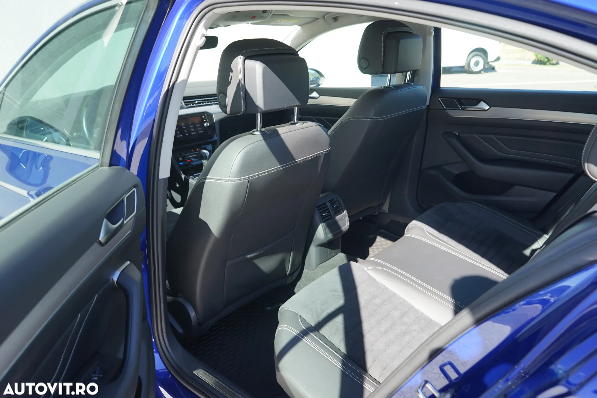 Volkswagen Passat Variant 2.0 TDI DSG 4Motion Highline - 31