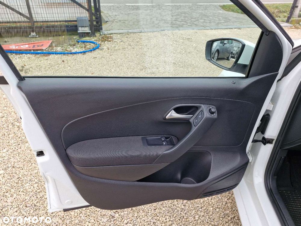 Volkswagen Polo - 17