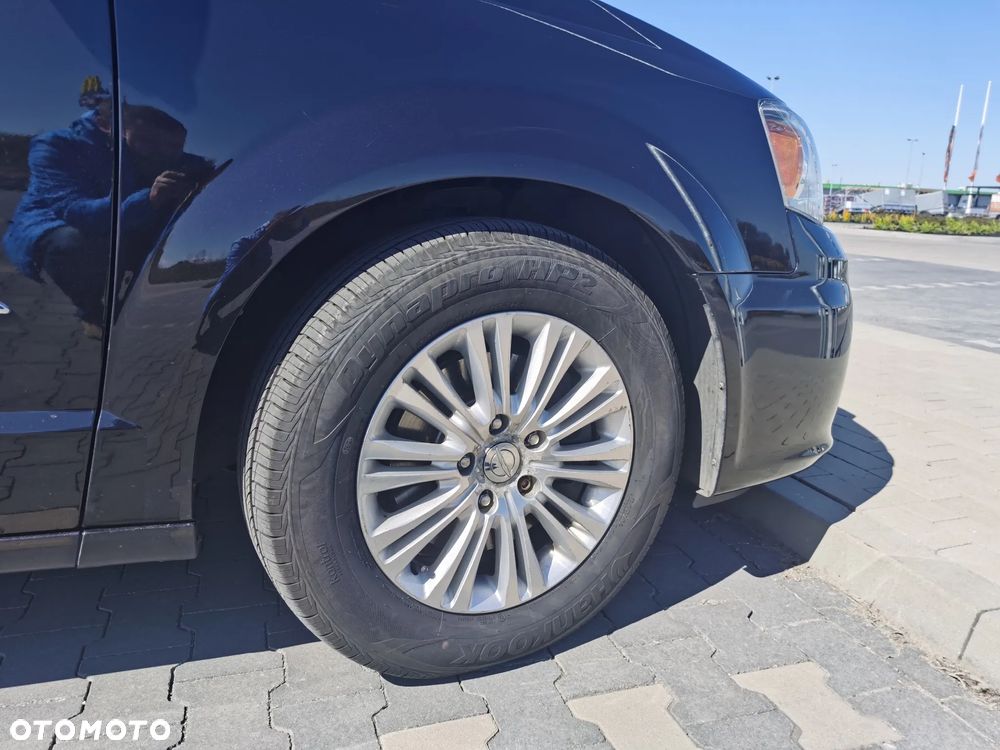 Chrysler Town & Country 3.6 Limited - 7