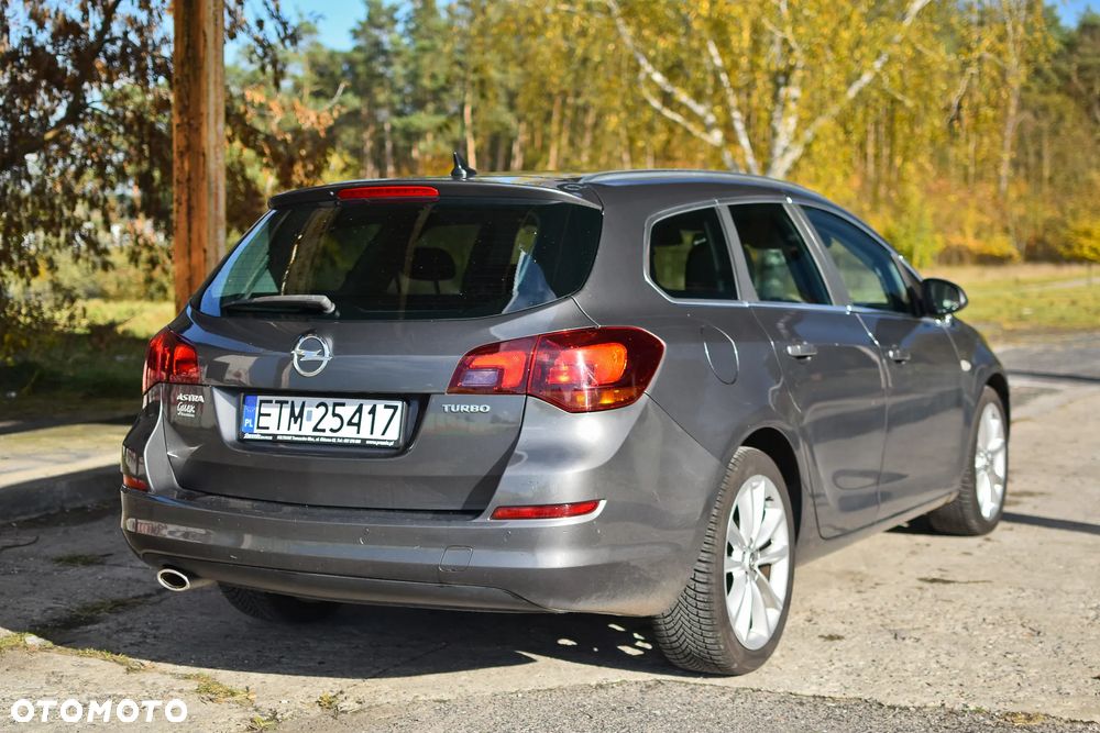 Opel Astra 1.4 T Cosmo - 4