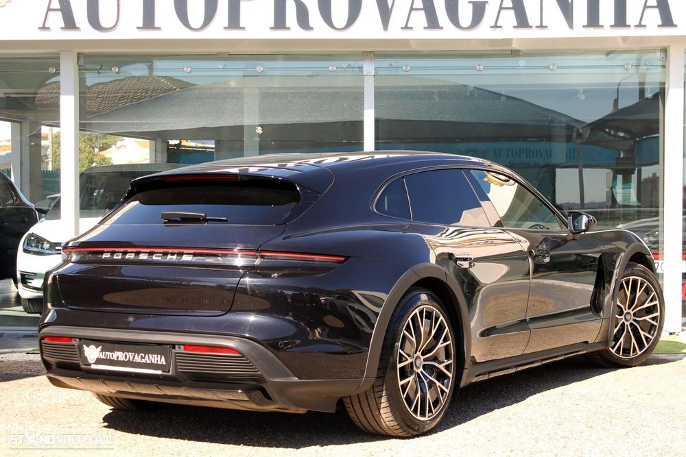 Porsche Taycan Cross Turismo - 35