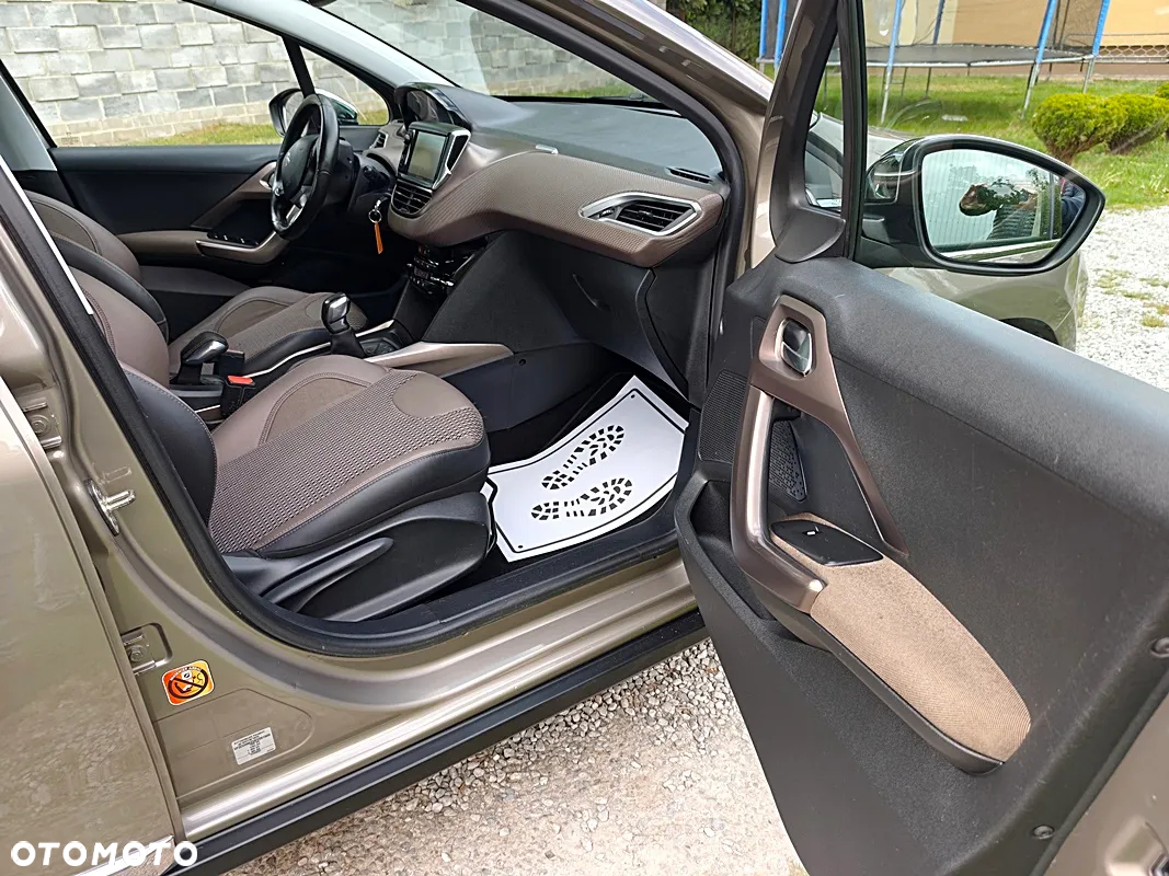 Peugeot 2008 1.2 Pure Tech Style - 24