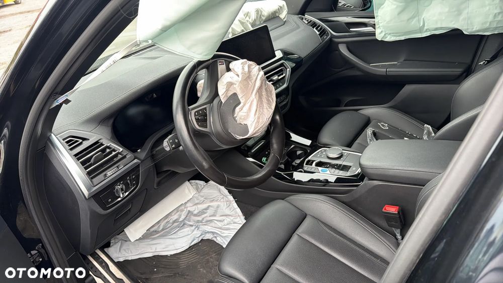 BMW iX3 - 24
