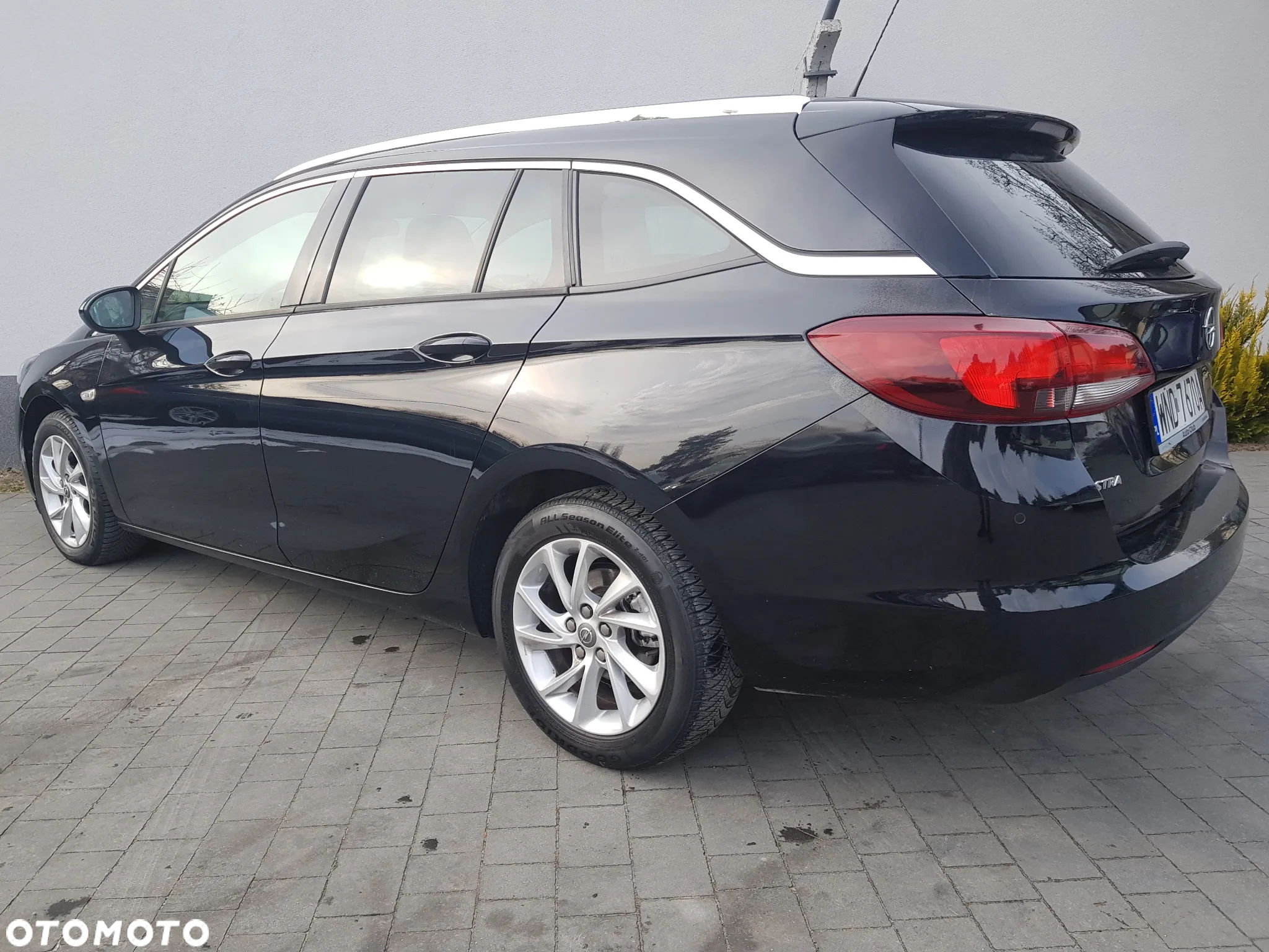 Opel Astra V 1.2 T Elegance S&S - 4