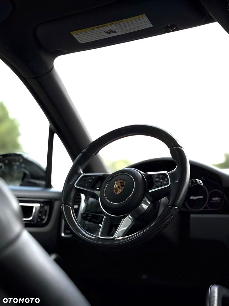 Porsche Cayenne Standard - 16