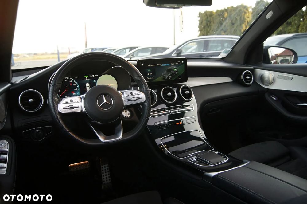 Mercedes-Benz GLC 300 e 4Matic 9G-TRONIC AMG Line Plus - 16