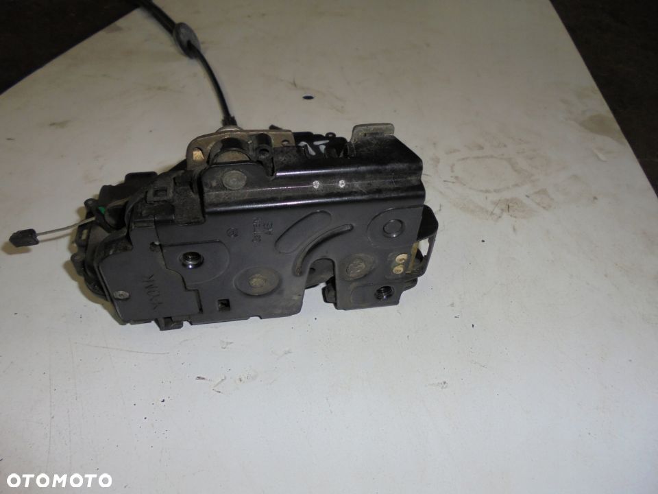 ZAMEK DRZWI PRAWY TYL PASSAT B5 - 1