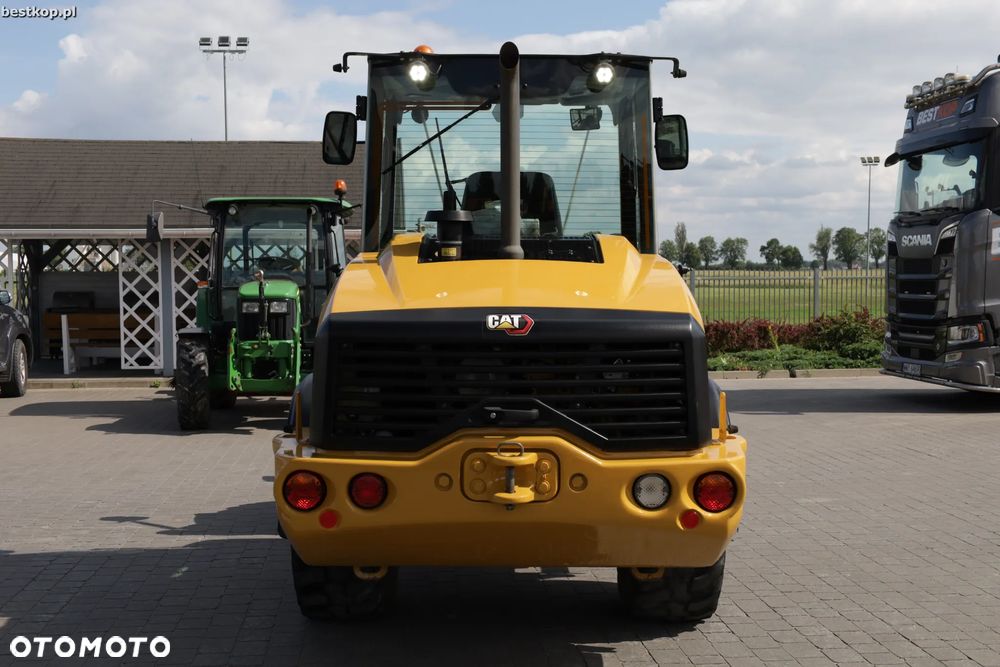 Caterpillar CAT 906M - 9