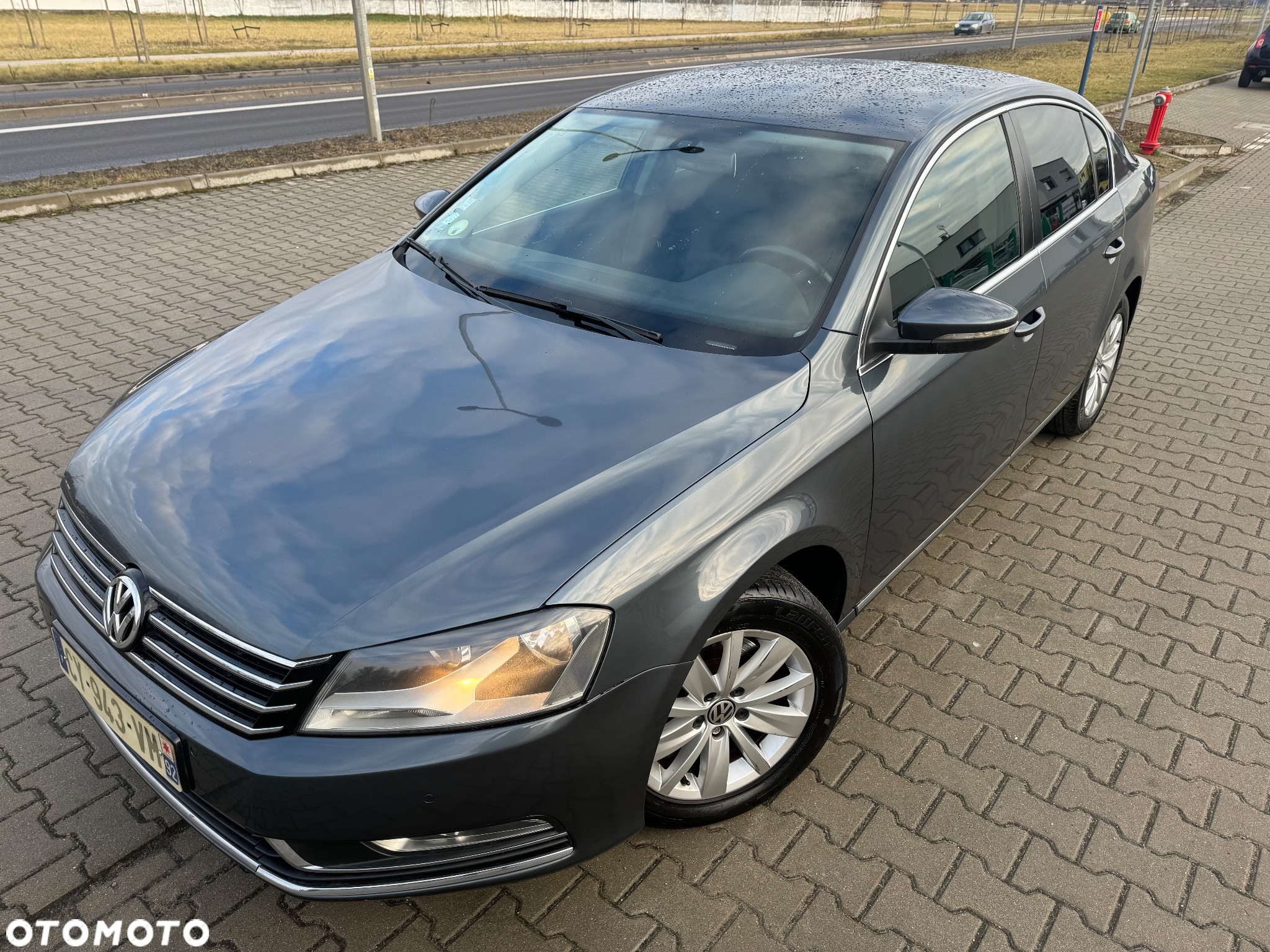 Volkswagen Passat - 4