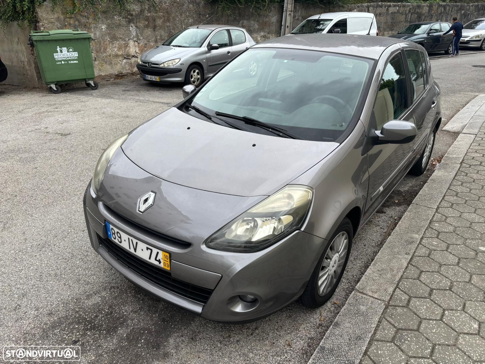 Renault Clio 1.2 16V Confort - 1