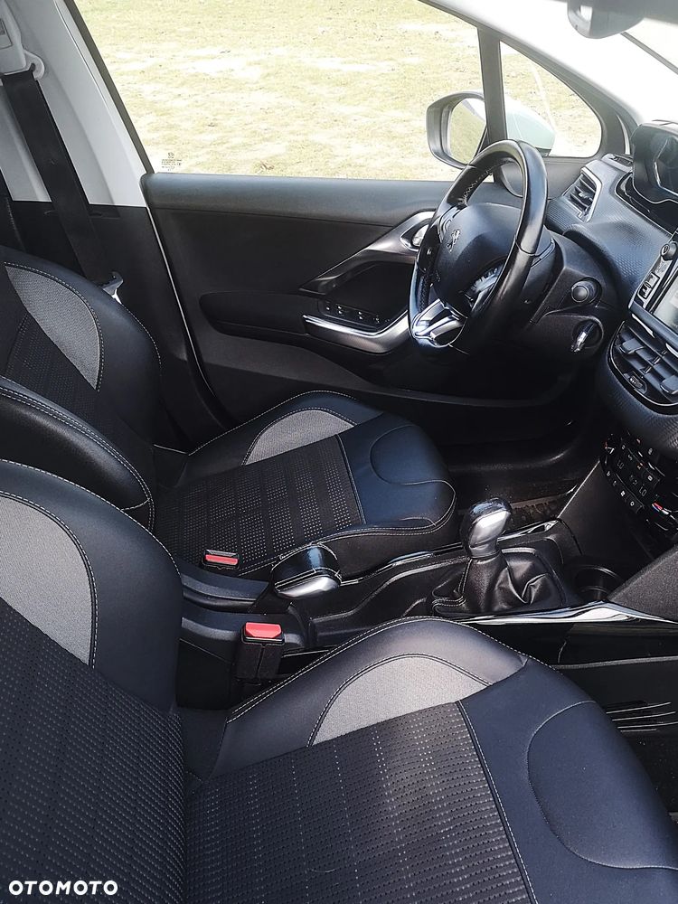 Peugeot 2008 BlueHDi 100 Allure - 16
