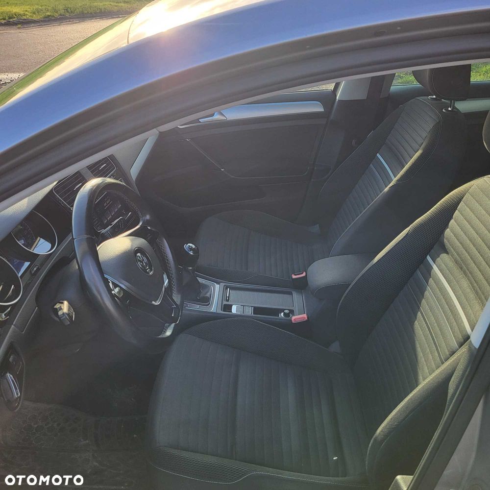 Volkswagen Golf - 6