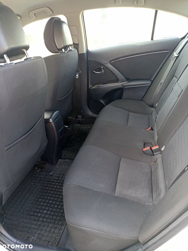 Toyota Avensis 2.0 D-4D - 8