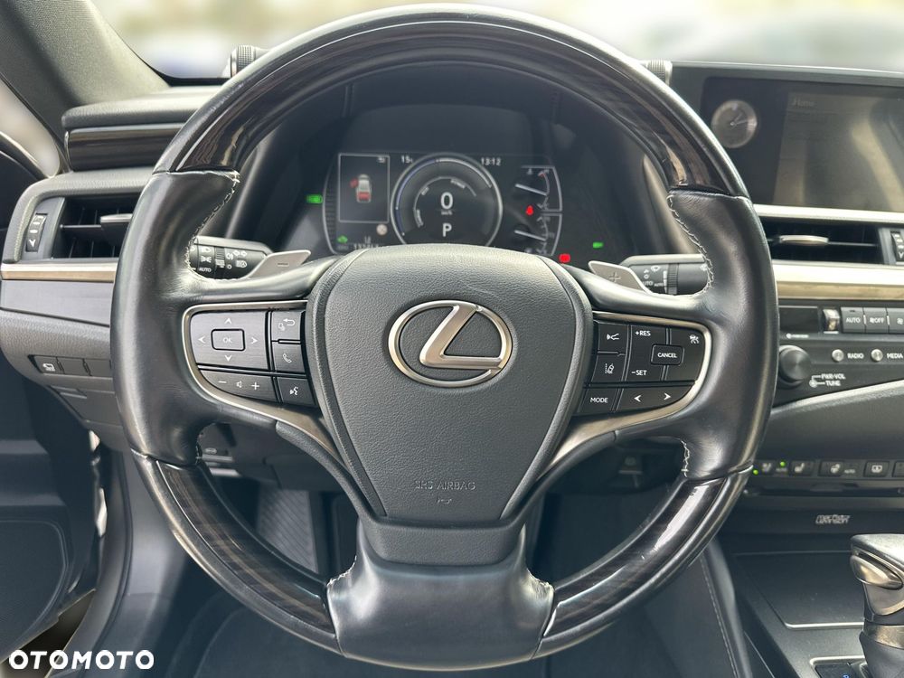 Lexus ES 300h Prestige - 11