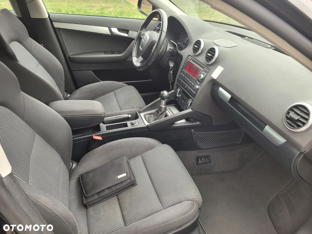 Audi A3 Sportback 1.8 TFSI Attraction - 8