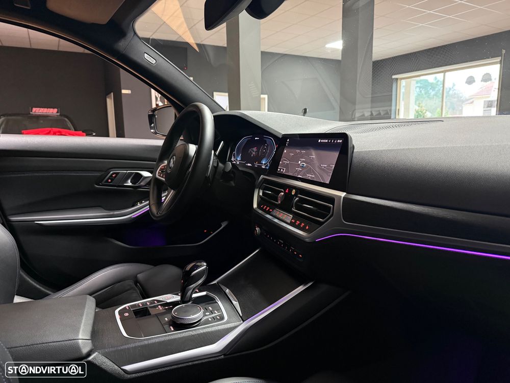 BMW 330 e Pack Desportivo M Auto - 11