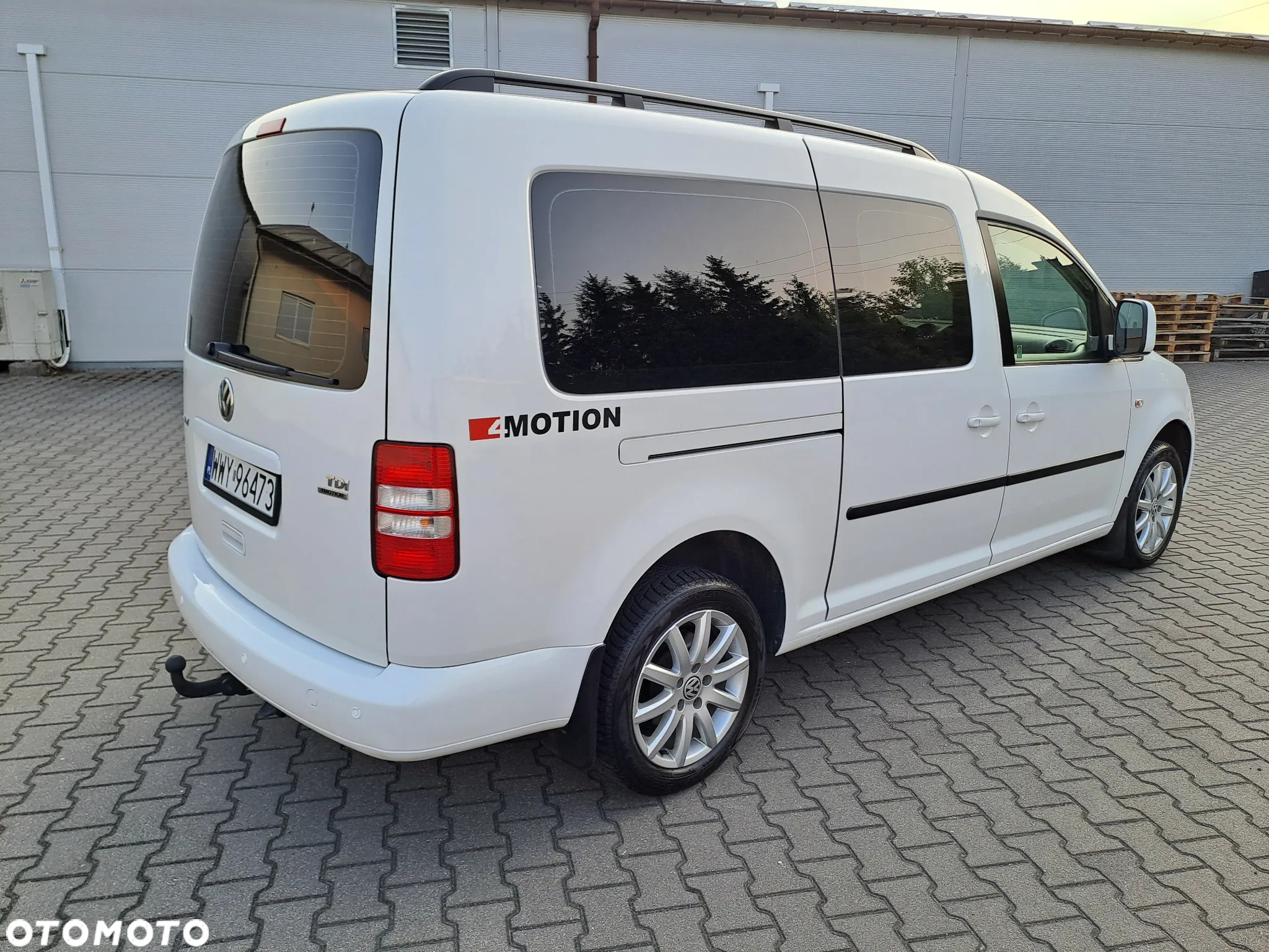Volkswagen Caddy Maxi 2.0 TDI Comfortline 4Motion - 5