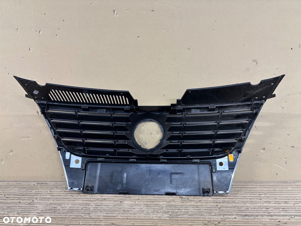 VW Passat B6  Atrapa ,Grill - 2